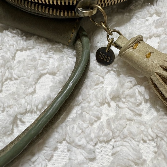 Hobo Rare Olive Green Leather Wristlet with Peace Sign - Picture 5 of 8